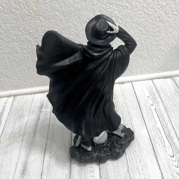 Skeleton Holding Hat in Wind - Picture 6 of 8